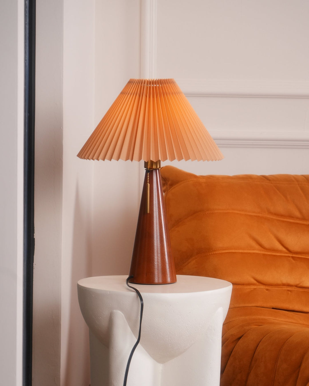 AntiqueRadiance – Elegant Wood and Metal Table Lamp | Kalsten