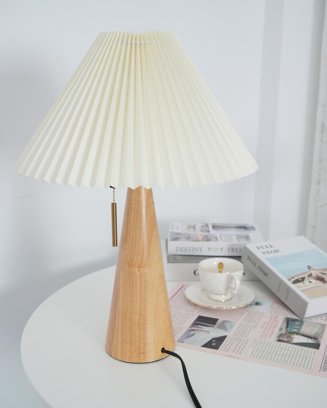 AntiqueRadiance – Elegant Wood and Metal Table Lamp | Kalsten