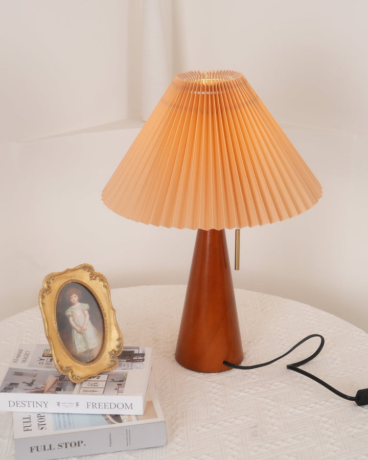 AntiqueRadiance – Elegant Wood and Metal Table Lamp | Kalsten