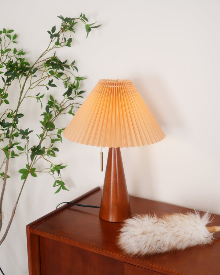 AntiqueRadiance – Elegant Wood and Metal Table Lamp | Kalsten