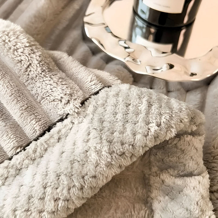 FLUFFIQUE - Premium Snuggle Blanket