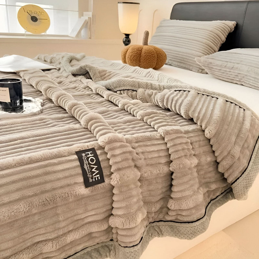 FLUFFIQUE - Premium Snuggle Blanket