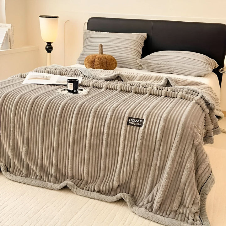 FLUFFIQUE - Premium Snuggle Blanket