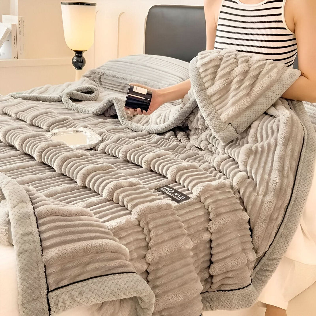 FLUFFIQUE - Premium Snuggle Blanket