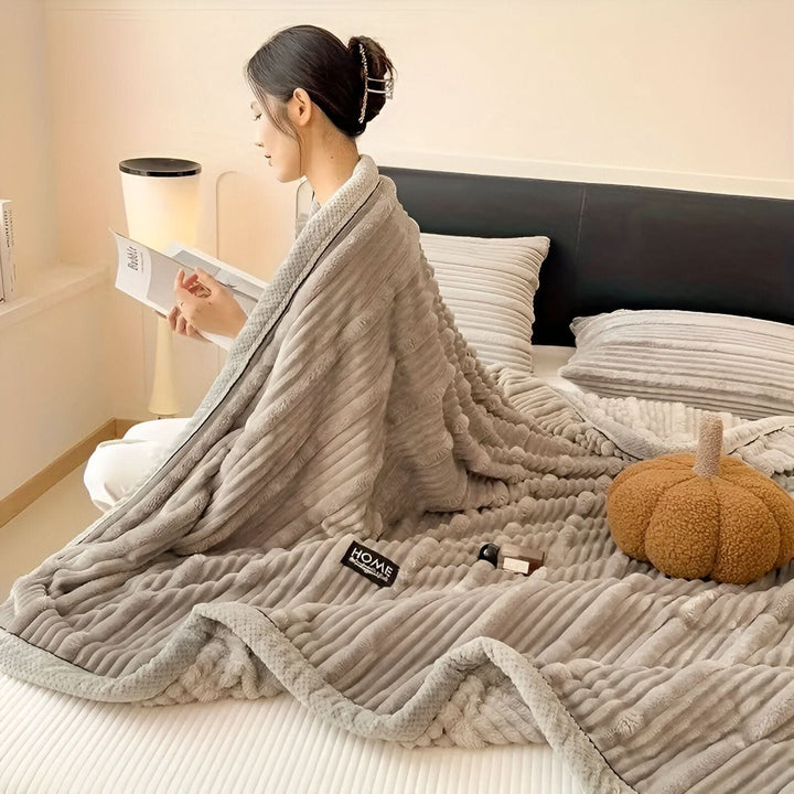FLUFFIQUE - Premium Snuggle Blanket