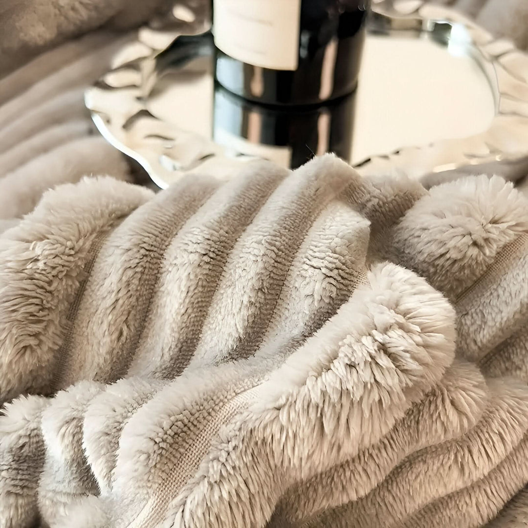 FLUFFIQUE - Premium Snuggle Blanket