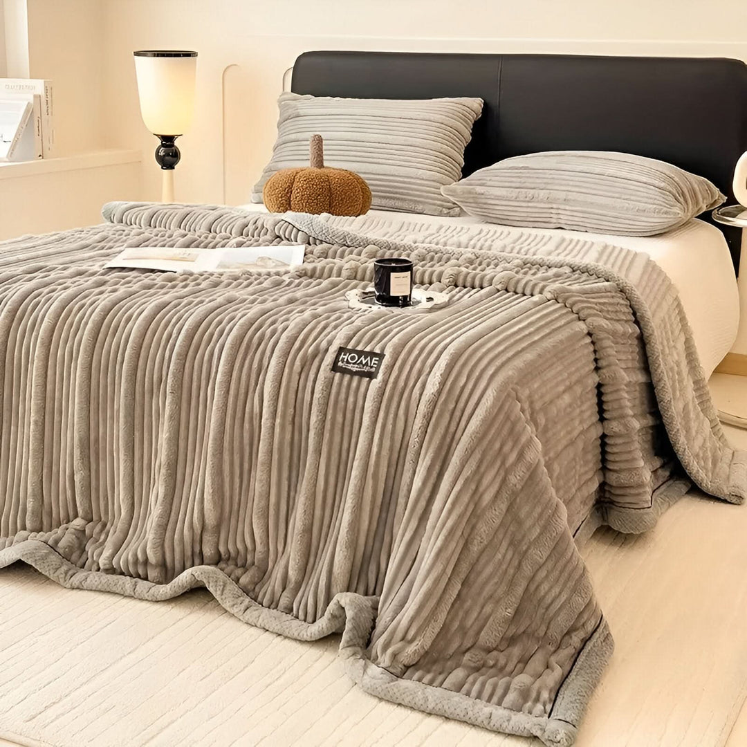 FLUFFIQUE - Premium Snuggle Blanket