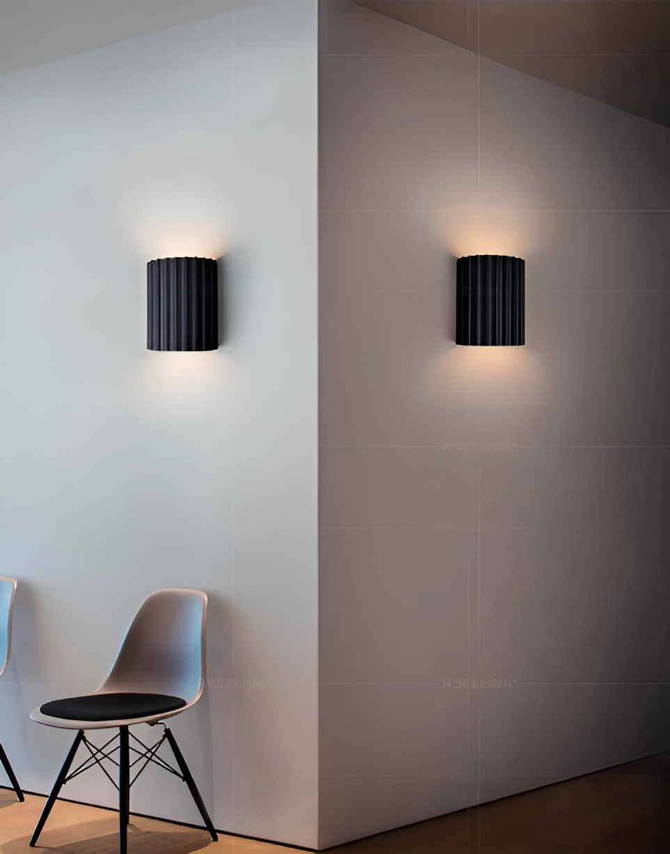 Striped LED wall light made of resin for a modern Nordic atmosphere | Kalsten
