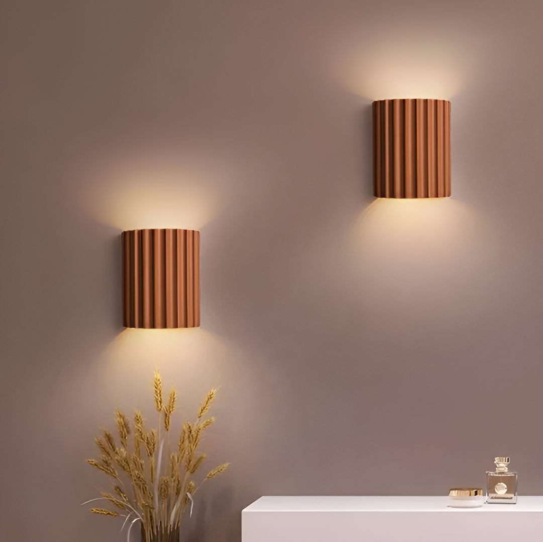 Striped LED wall light made of resin for a modern Nordic atmosphere | Kalsten