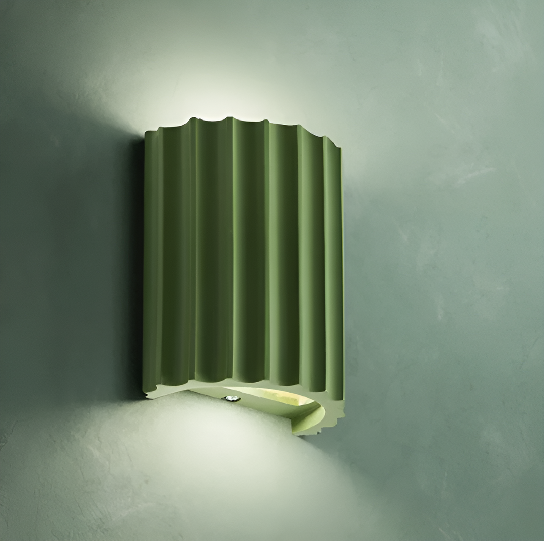 Striped LED wall light made of resin for a modern Nordic atmosphere | Kalsten