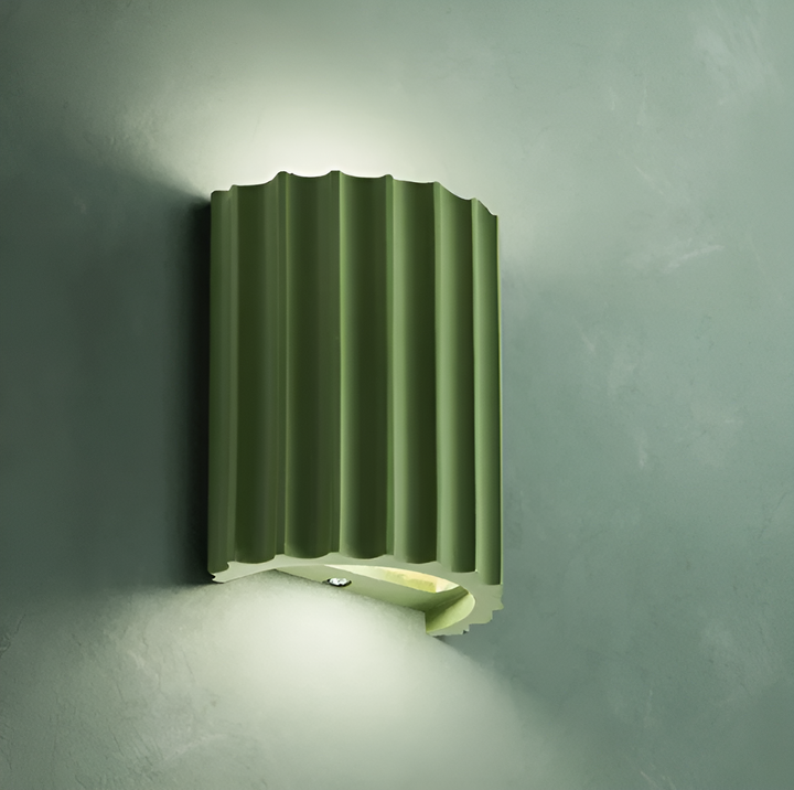Striped LED wall light made of resin for a modern Nordic atmosphere | Kalsten