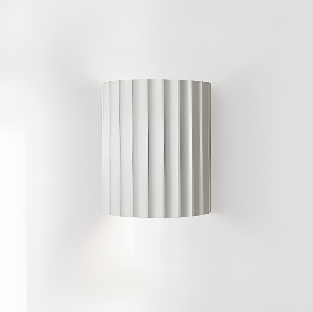 Striped LED wall light made of resin for a modern Nordic atmosphere | Kalsten