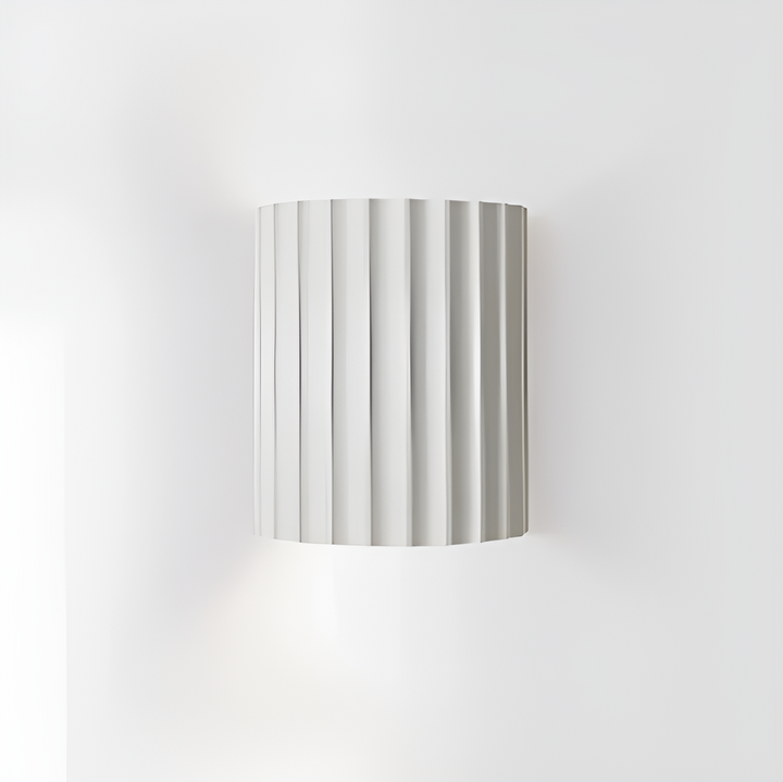 Striped LED wall light made of resin for a modern Nordic atmosphere | Kalsten
