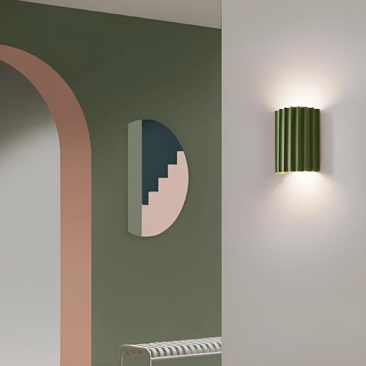 Striped LED wall light made of resin for a modern Nordic atmosphere | Kalsten