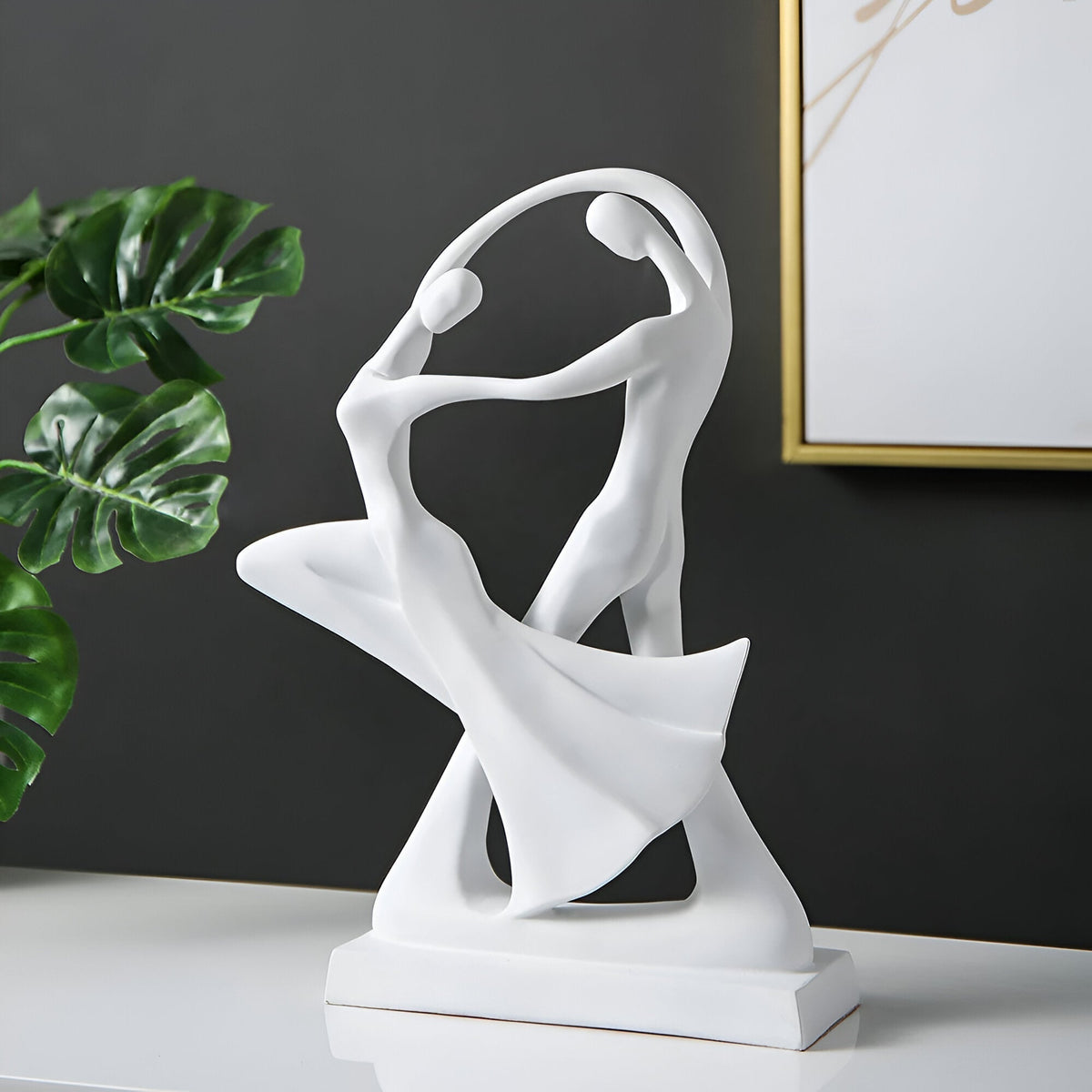 BowLift | SwayDuo | Modern dancing resin sculpture