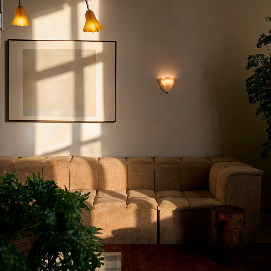 Kalsten | Retro Wall Lamp of Colored Glass in Skirt-Shaped Shell Pattern