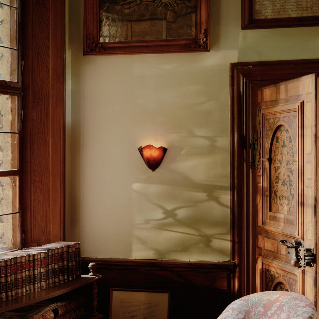 Kalsten | Retro Wall Lamp of Colored Glass in Skirt-Shaped Shell Pattern