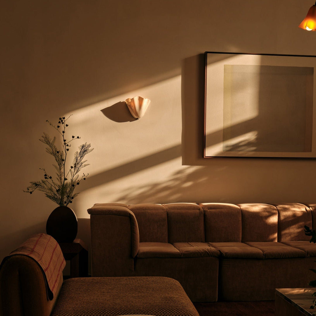 Kalsten | Retro Wall Lamp of Colored Glass in Skirt-Shaped Shell Pattern