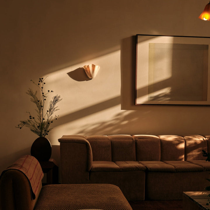 Kalsten | Retro Wall Lamp of Colored Glass in Skirt-Shaped Shell Pattern