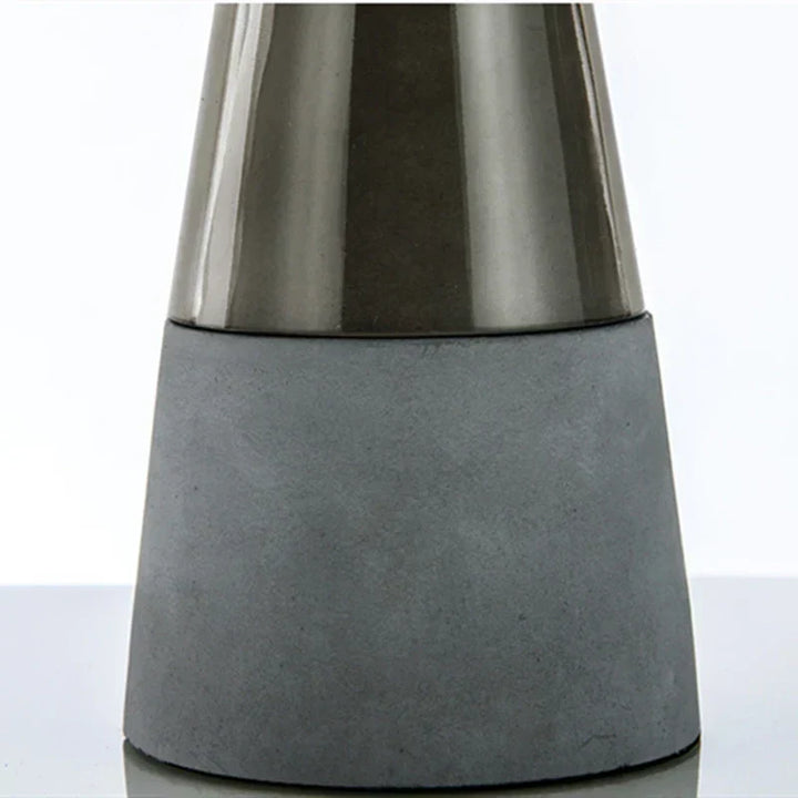 Industrial table lamp made of steel with glass shade – Modern vintage bedside lamp | Kalsten