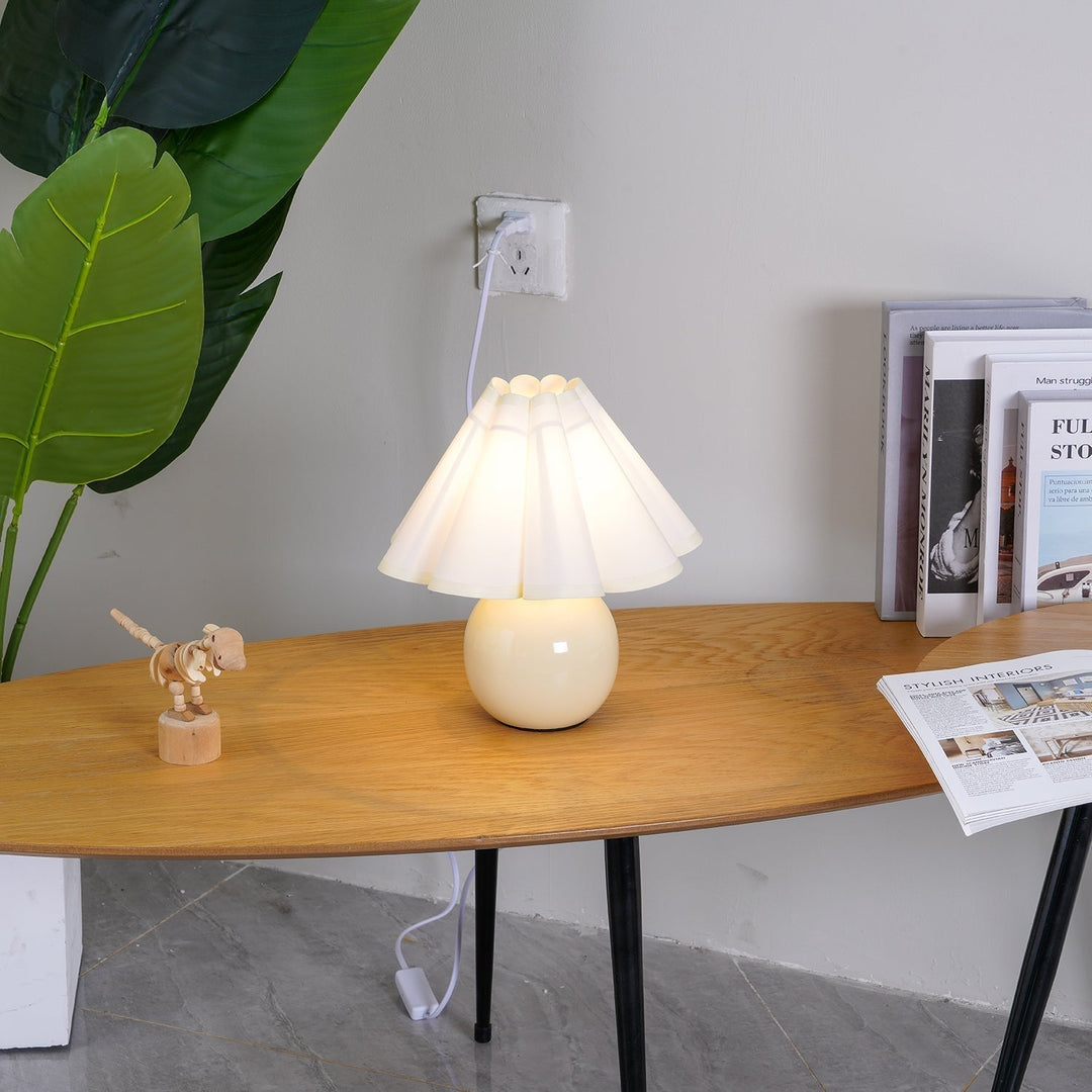 Kicsi Knife Pleat Work lamp Table Lamp | Kalsten