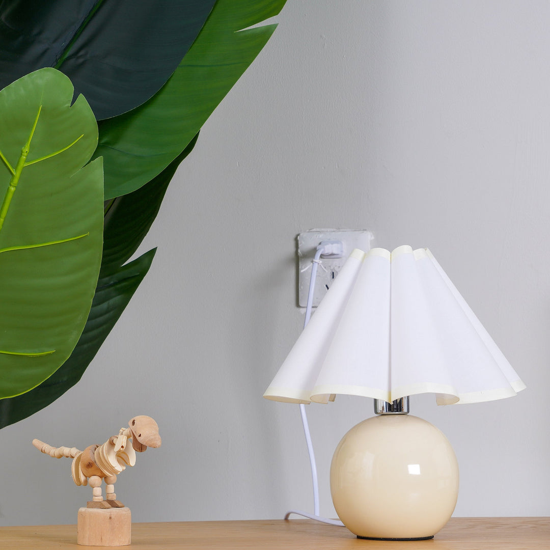 Kicsi Knife Pleat Work lamp Table Lamp | Kalsten