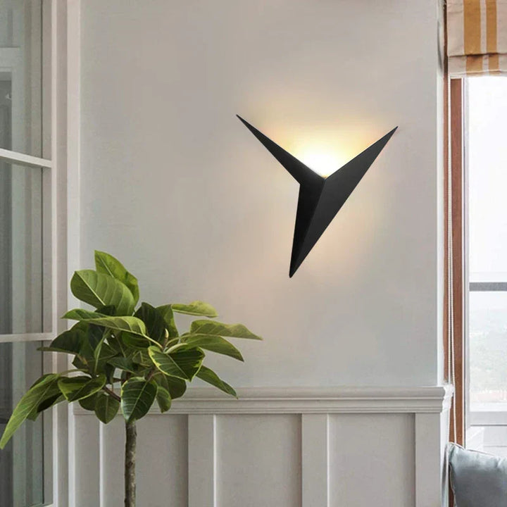 Kalsten | Trigon Wall Light