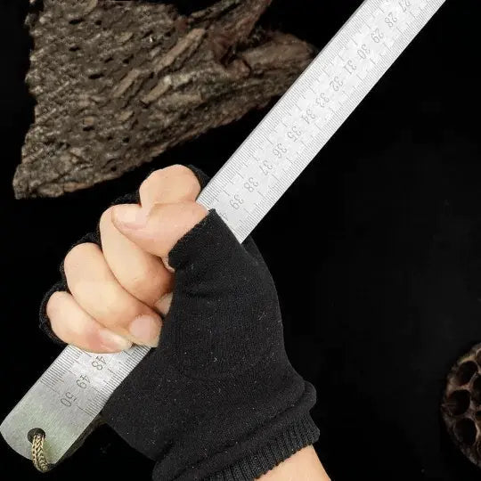 Kalsten | Ruler made of hardened steel – used as an emergency tool