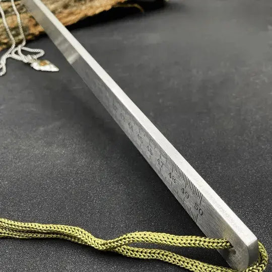 Kalsten | Ruler made of hardened steel – used as an emergency tool