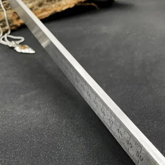 Kalsten | Ruler made of hardened steel – used as an emergency tool
