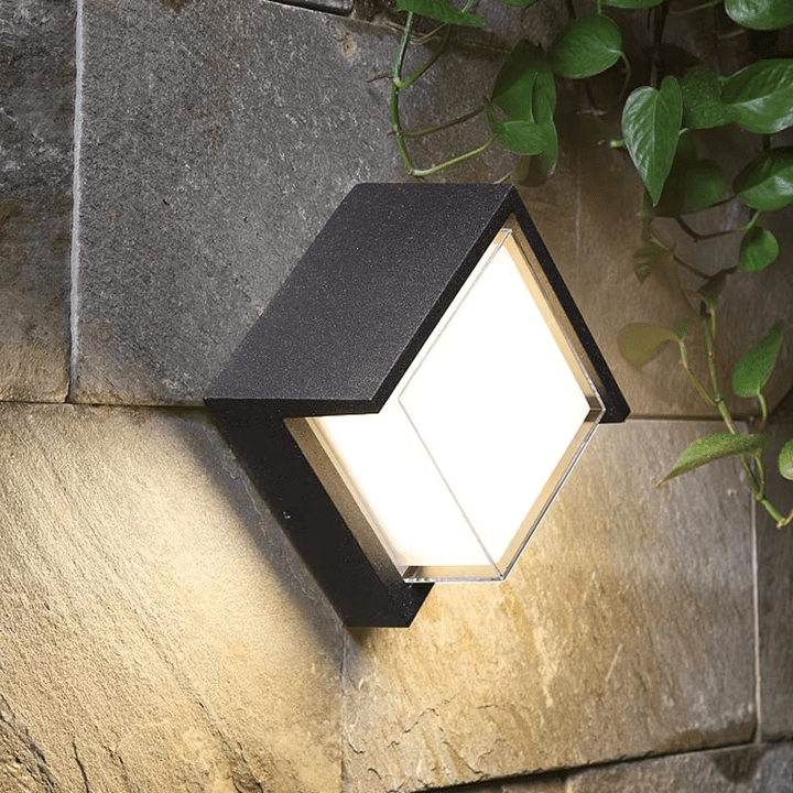 Kalsten | Modern LED outdoor wall light with motion sensor