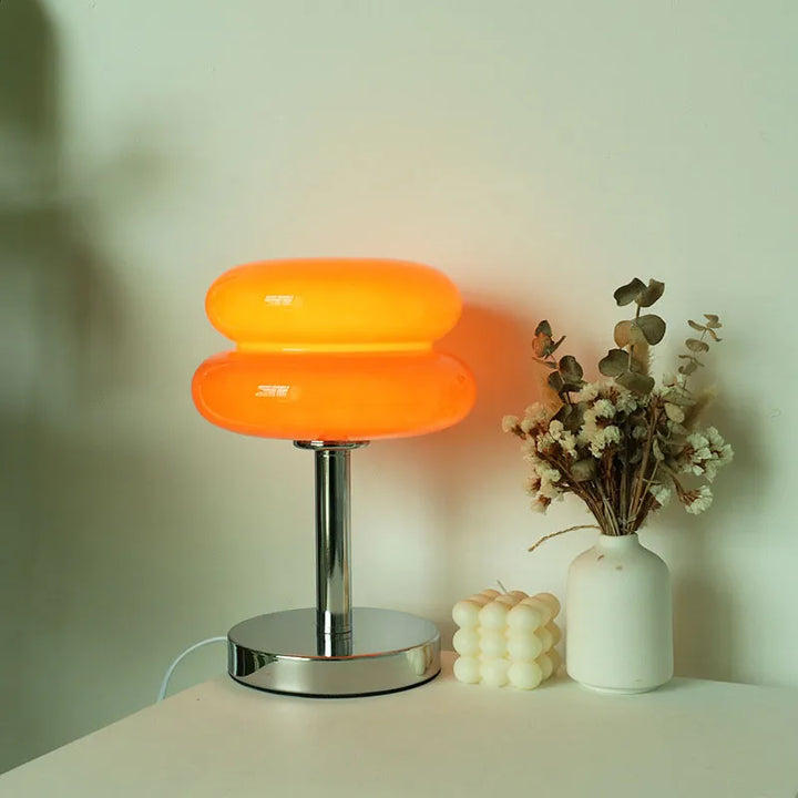 Luxury and subtle table lamp with elegant finish | Kalsten