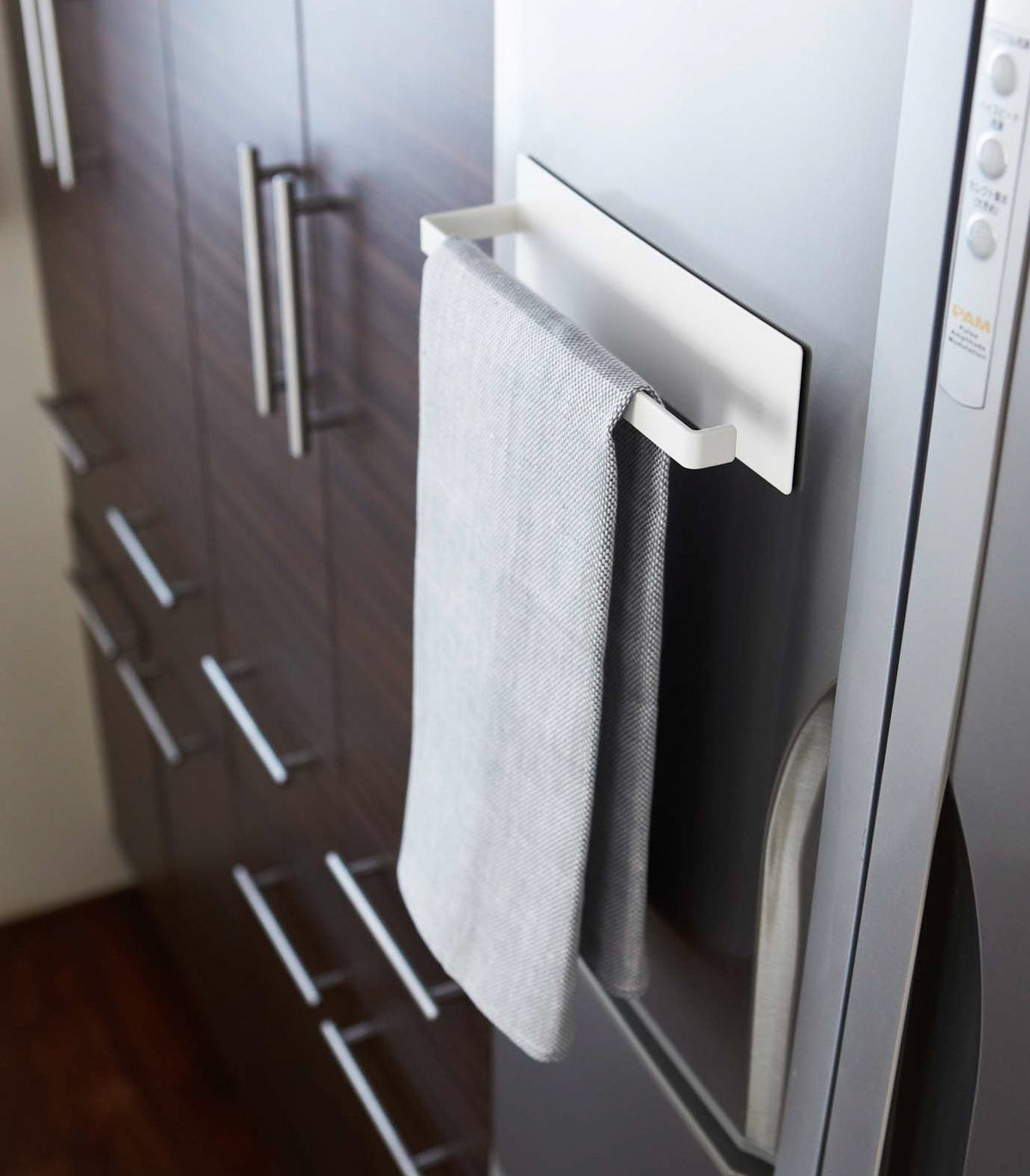 Brehn | Magnetic Paper Towel Holder - Steel