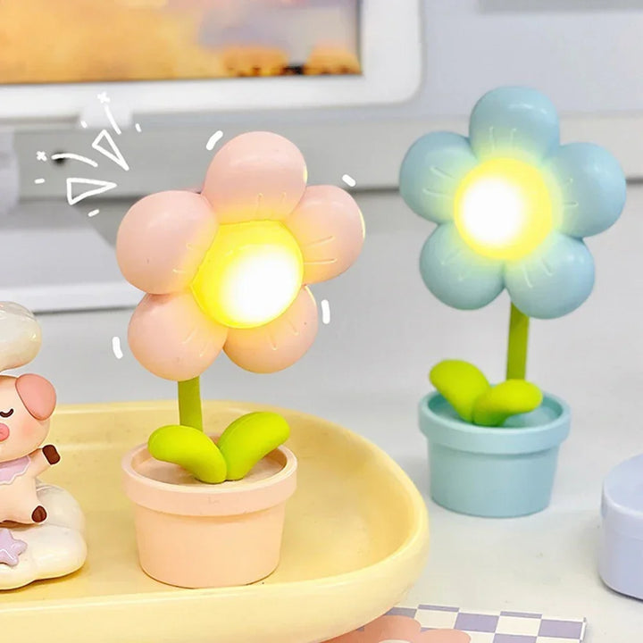 BloomAura – Elegant Petite Flower Table Lamp for Soft Lighting | Kalsten