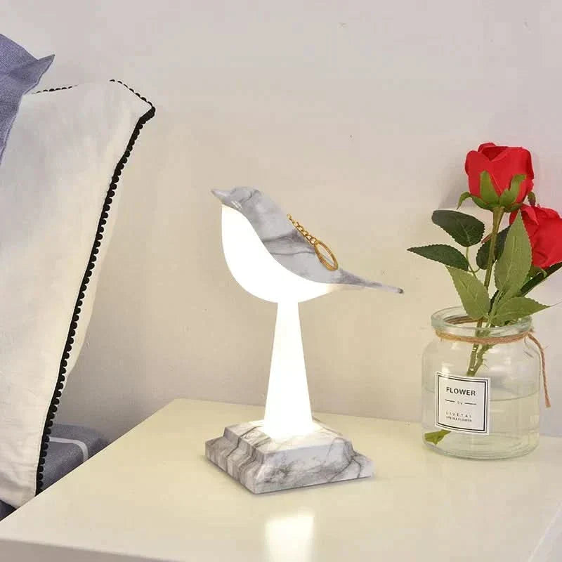 Eclectus Bird-Inspired LED Table Lamp | Kalsten