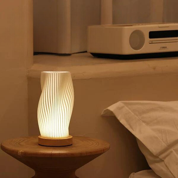 Wavecrest Lamp – Sleek USB-Powered Dimmable Table Lamp | Kalsten