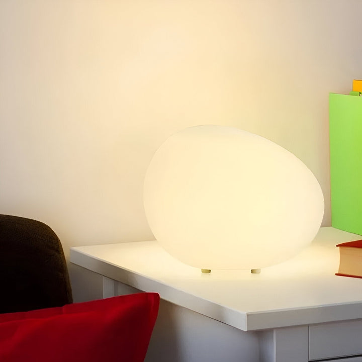 Round Metal Table Lamp in Scandinavian Design | Kalsten
