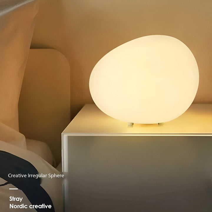 Round Metal Table Lamp in Scandinavian Design | Kalsten