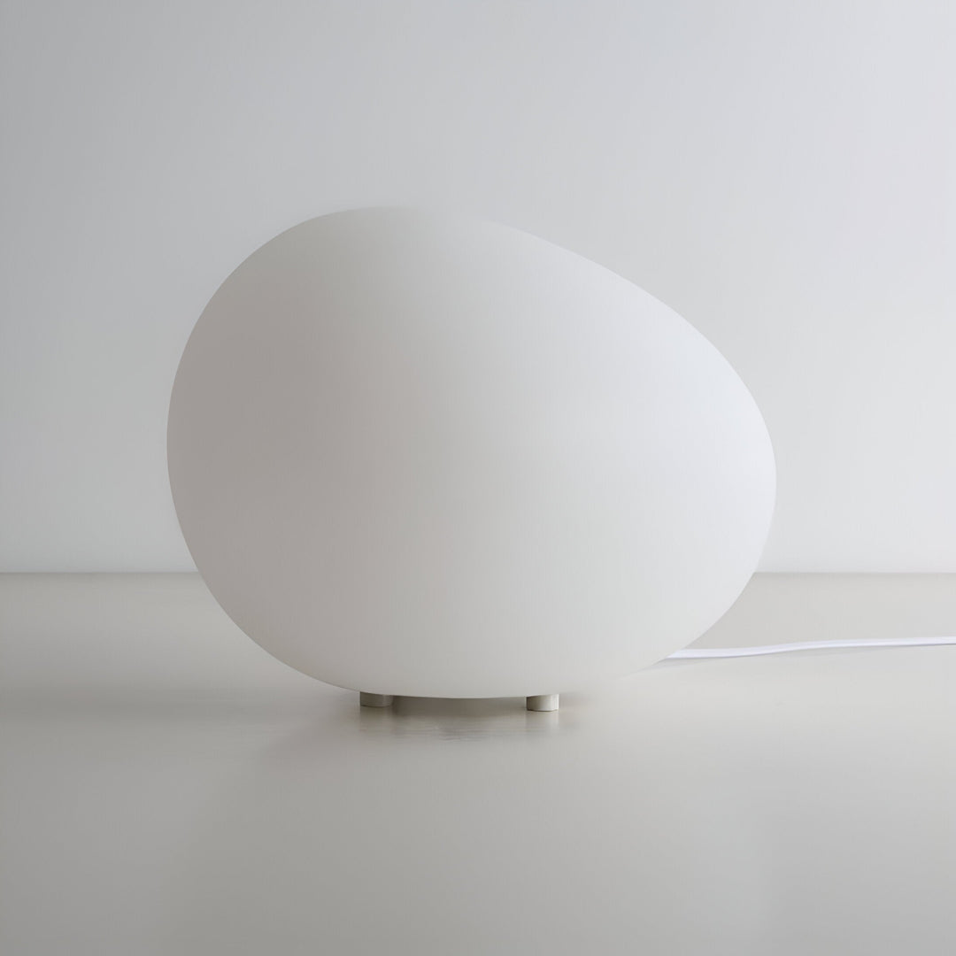 Round Metal Table Lamp in Scandinavian Design | Kalsten