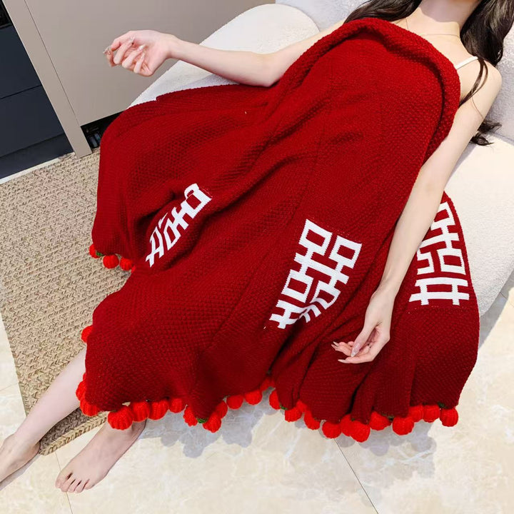 Snuggle blanket with decorative pompom fringes Kalsten
