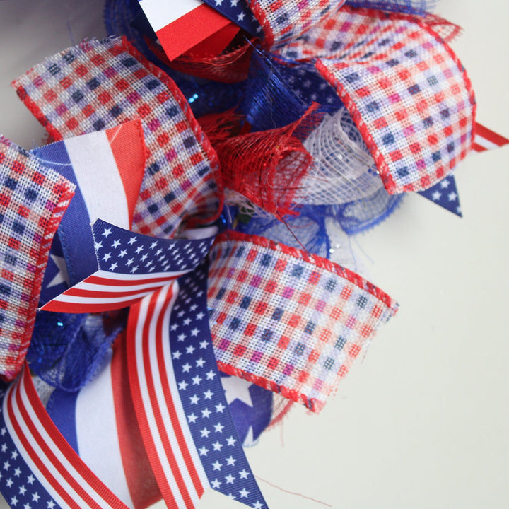 Unisex handmade patriotic door wreath with ribbon, star pattern and decorative net bow Kalsten