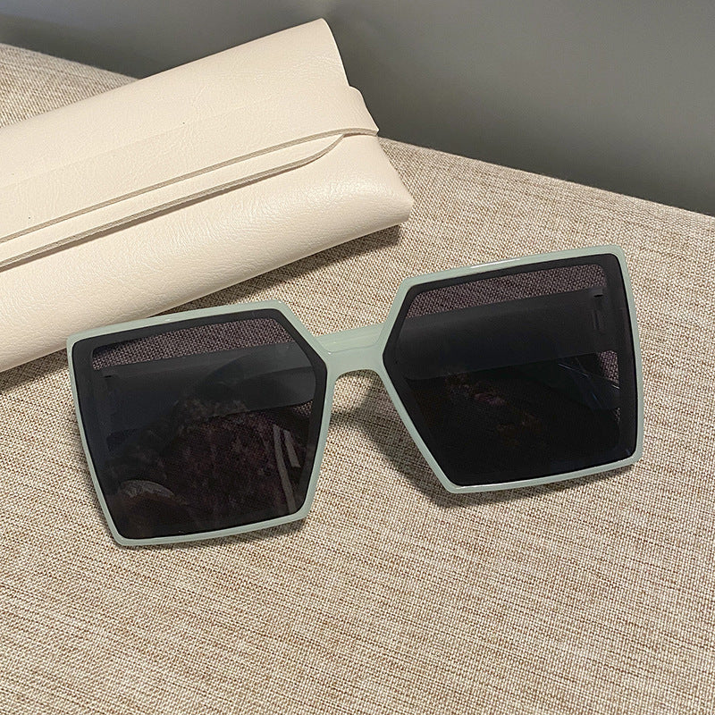 Women's square sunglasses with a sturdy frame and stylish design Kalsten