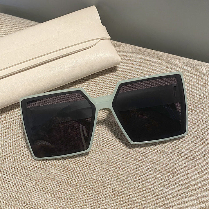 Women's square sunglasses with a sturdy frame and stylish design Kalsten