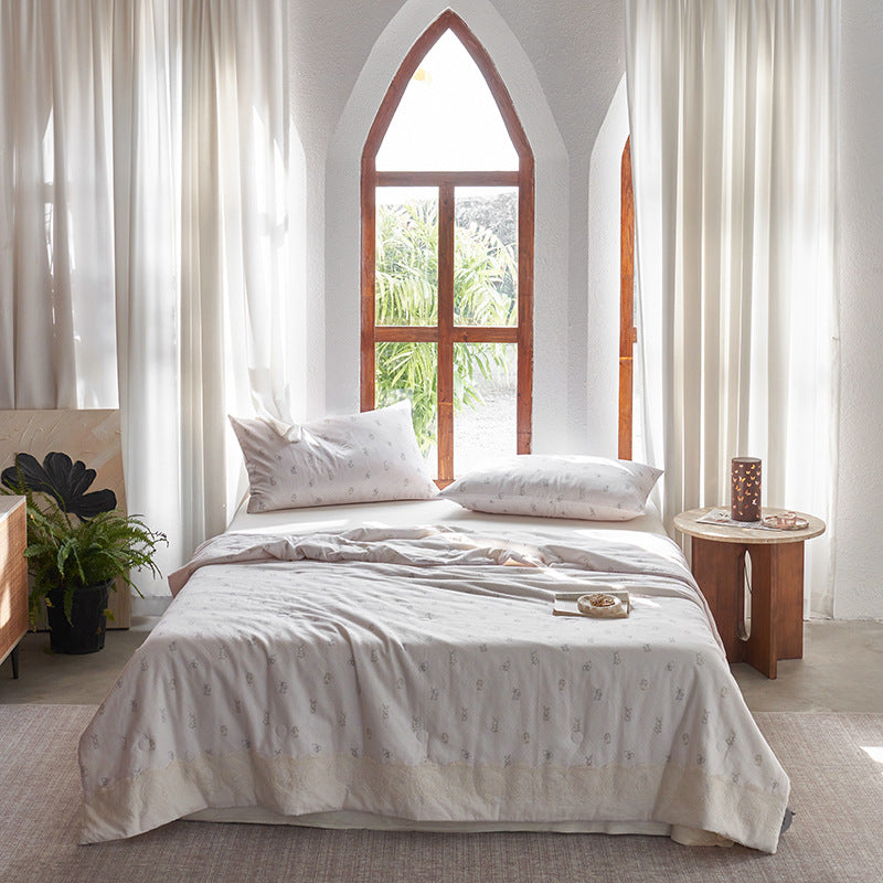 Ladies elegant bedspread with delicate floral pattern Kalsten