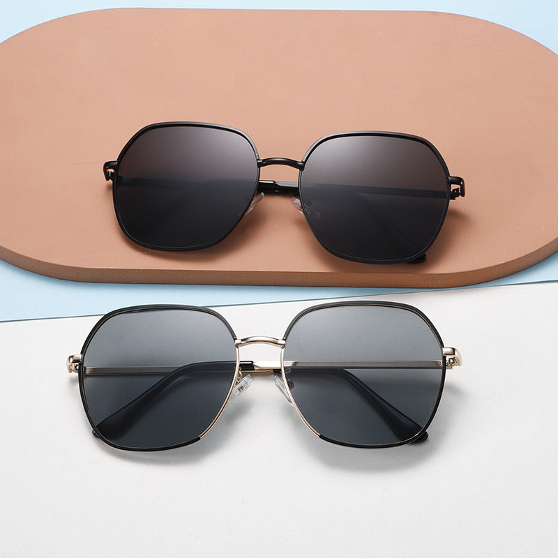 Women Elegant oversized Sunglasses with high-quality metal frame and UV protection Kalsten