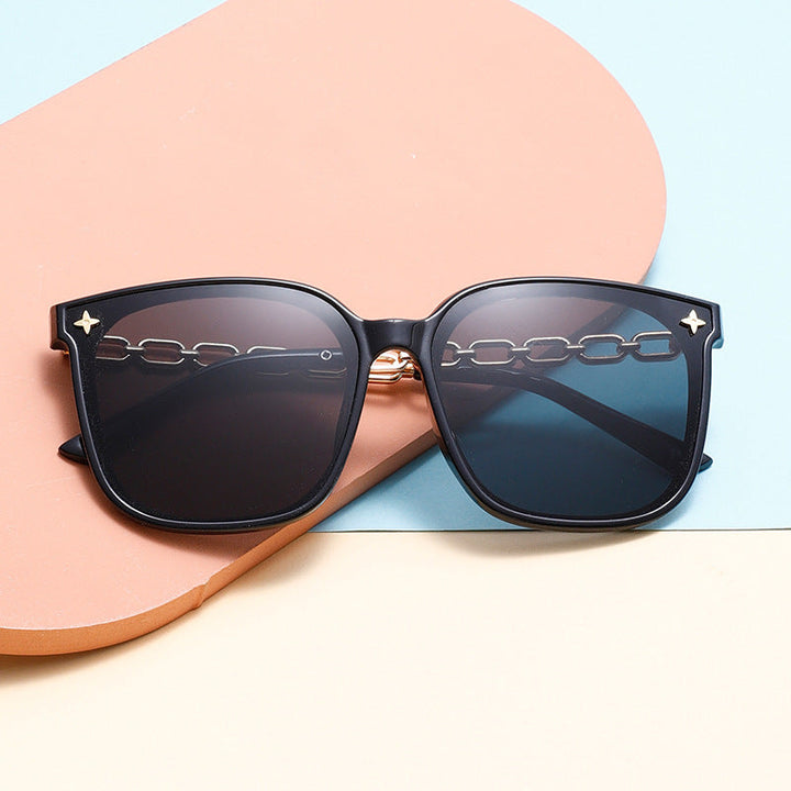 Women's Fashion Sunglasses with High-Quality Chain Detail Kalsten