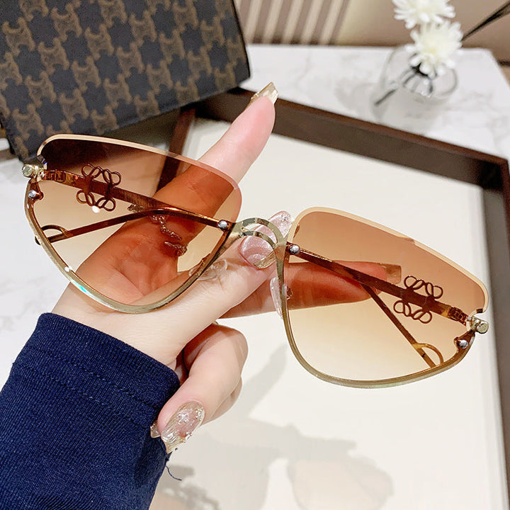 Ladies extravagant sunglasses with modern, geometric frame Kalsten