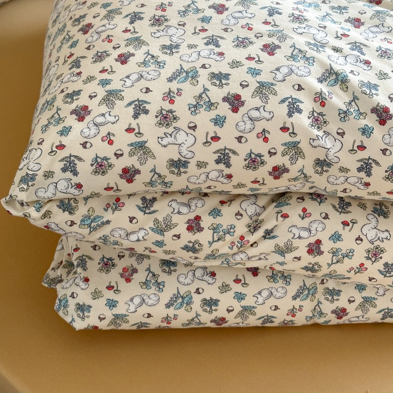 Unisex cotton pillowcase with cheerful bear design Kalsten