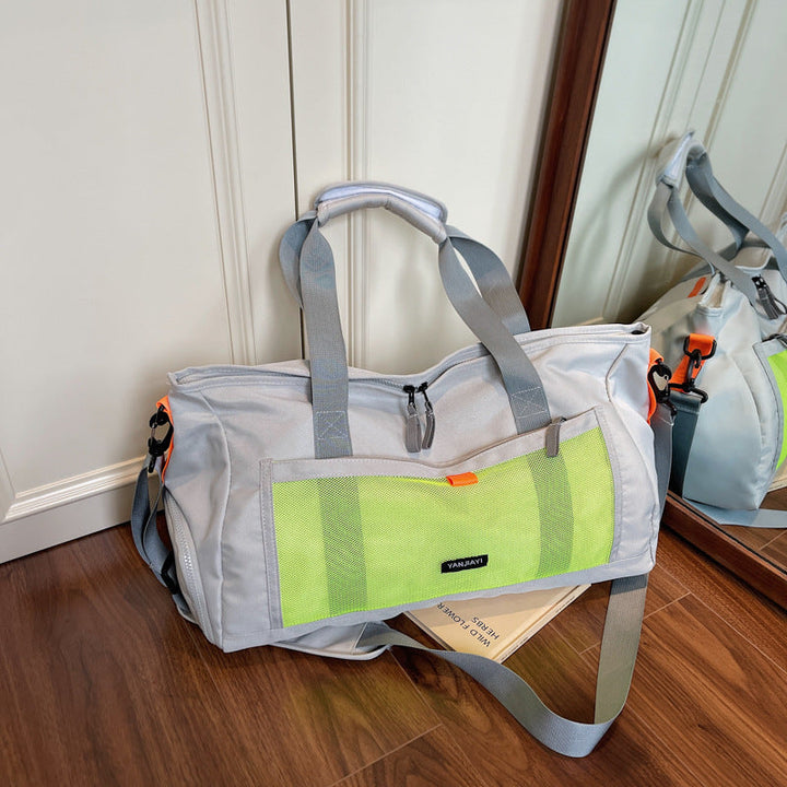 Sporty travel bag with mesh structure and practical compartments Kalsten