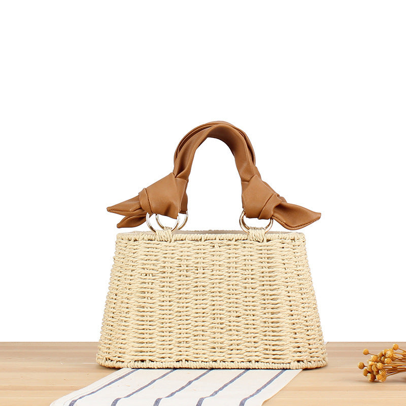Elegant Handbag with Braided Design and Fashionable Details Kalsten
